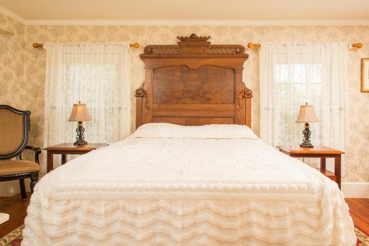 Jonathan Pitney House 3*