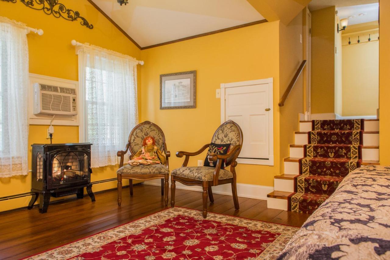 Jonathan Pitney House 3*